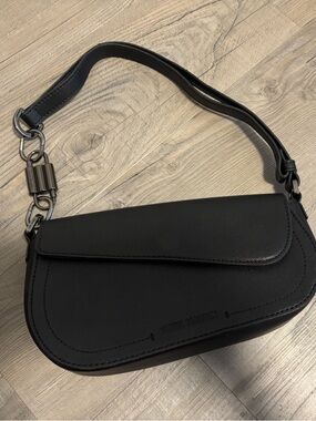 Steve Madden Black Textured Shoulder Bag with Chain Accent